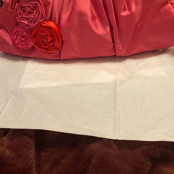 Express Hot Pink Satin clutch with 3 small rosebuds 🌹 - Picture 2 of 6